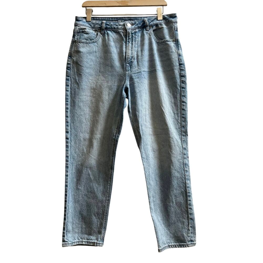 American Eagle Strigid Light Wash Mom High Rise Jean Size 12 Short